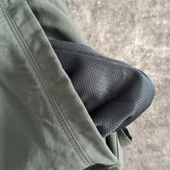 The North Face cargo shorts. Color army green. Size 36 - Picture 8 of 8
